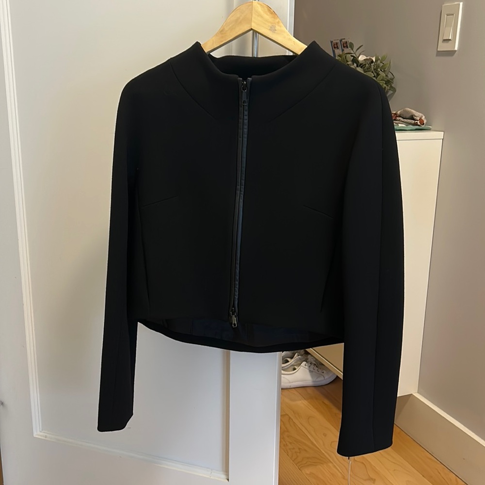 Lafayette 148 New York Black cropped jacket 100% Virgin Wool Size 4